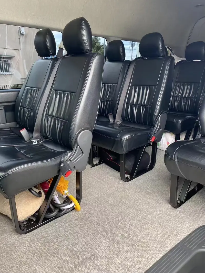 Hiace 10座車內空間 2