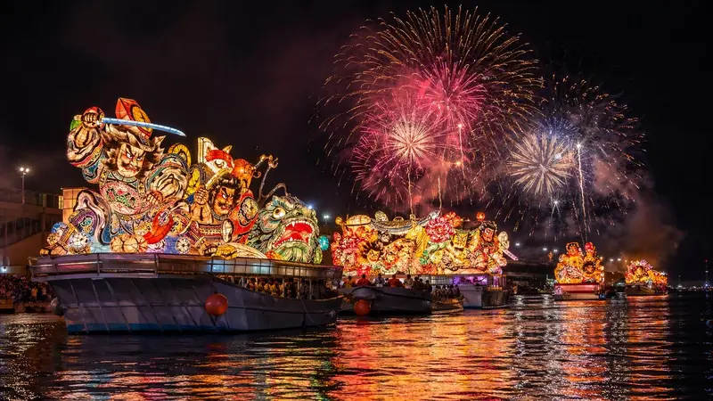 青森睡魔祭海上巡遊與青森花火大會夜景
