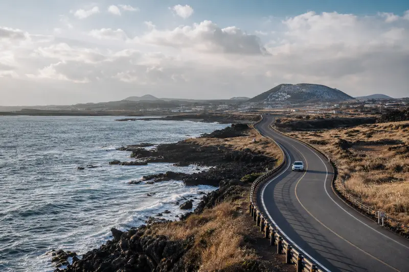 冬天濟州海岸公路自駕旅行景色。