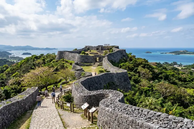 沖繩今歸仁城跡石牆遠景